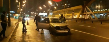 Авто закрутило на дороге: в Киеве пьяный водитель устроил ДТП