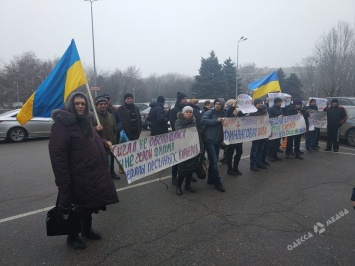 Под Одесской ОГА проходят два митинга - одни выступают против Ройтбурда, другие - против «агента ФСБ» (фото)