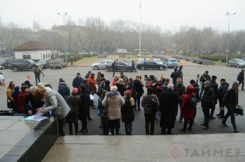 Семьи погибших правоохранителей просят помощи у Степанова и Урбанского