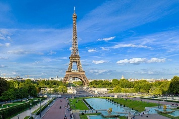 Le Parisien: Эйфелеву башню планируют перекрасить