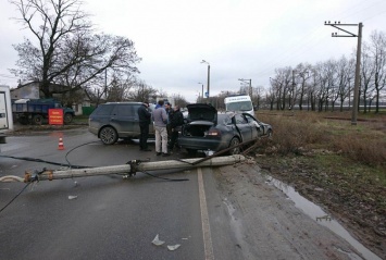 Одесса: столкнувшиеся Range Rover и Audi сбили столб