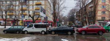 На проспекте Гагарина столкнулись 4 автомобиля