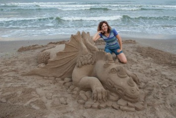 Ирина Загайчук создает шедевры из песка на одесском пляже в Лузановке