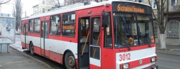 ДТП в центре Николаева: столкнулись троллейбус и такси, - ФОТО