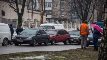 На проспекте Поля столкнулись 4 автомобиля: образовалась пробка