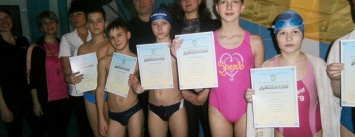 В Бахмуте прошел Чемпионат города по плаванию среди школьников