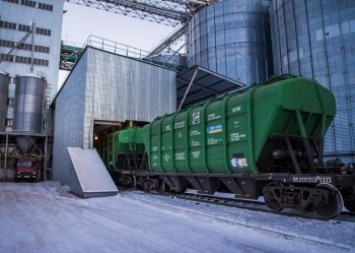 В УЗ заявили, что вводят ограничение на минимальное количество транспортируемых зерновозов