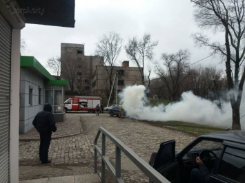 В Мариуполе горел автомобиль: опубликованы фото и видео