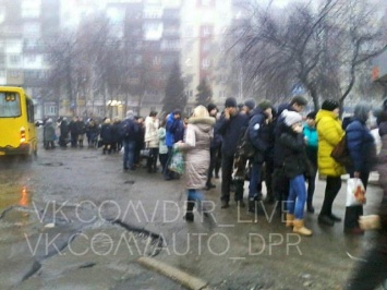 В сети показали очередь за «междугородными билетами» Макеевка - Донецк (Фото)
