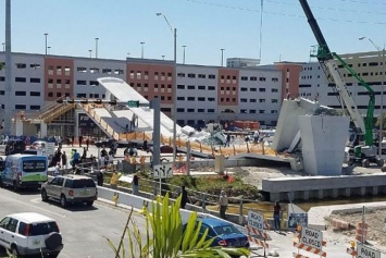 CBS Local: В Майами рухнул пешеходный мост, есть жертвы