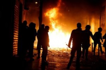 Мадрид охватили массовые беспорядки из-за смерти уличного торговца