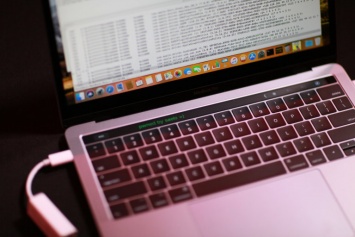 Хакеры взломали Safari и Touch Bar, но волноваться не стоит