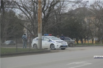 В Крыму патрули ГИБДД на украинских "Приусах" усилили ОМОНом