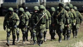"Зеленые человечки" в Беларуси заблокировали дорогу на Минск