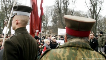 Шествие в честь легионеров "Ваффен-СС" в Риге собрало около 1500 человек
