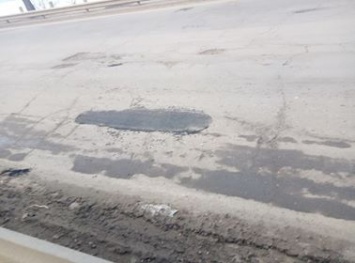 Директор «Николаевавтодор» оправдался перед возмущенной жительницей за плохой ремонт дороги на Варваровском мосту: «Со стороны легче рассуждать»