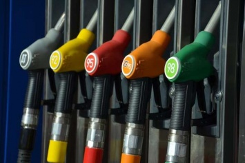 Дизтопливо и бензин продолжают дешеветь