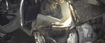 В Мелитополе сгорели два авто - в салоне одной из машин найдено кольцо от гранаты, - ФОТО