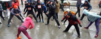 В Запорожье около 80 человек устроили пробежку субботним утром в дождь, - ФОТОРЕПОРТАЖ