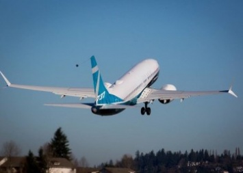 Самый маленький Boeing 737 MAX совершил первый полет (видео)