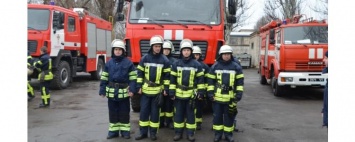 Криворожским спасателям торжественно вручили новый автомобиль и спецодежду (ФОТО)