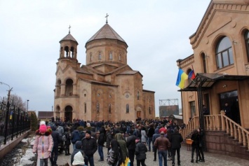 В Днепре освятили крупнейший в восточной Европе армянский храм