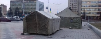 Запорожский чиновник намекнул, что в палатках у ОГА употребляют алкоголь