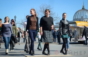 День святого Патрика в Одессе: фанаты Ирландии сплясали степ у Дюка и прогулялись по Дерибасовской