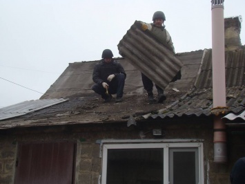 Донбасс: украинские военные помогают восстанавливать инфраструктуру (фото)