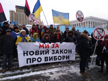На Майдане собрались участники акции РНС "за отставку Порошенко"