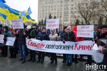 В Николаеве прошел митинг за украинский Крым, на который пришли, в основном, чиновники
