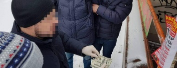 Двое таможенников "Борисполя" попались на взятке (ФОТО)