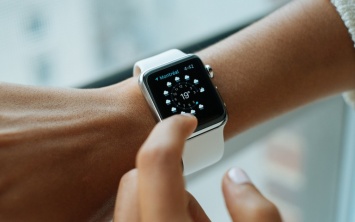Конкуренты усомнились в полезности Apple Watch