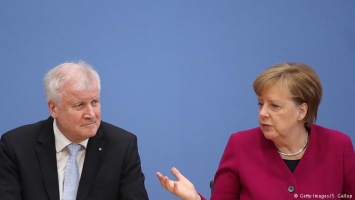 Меркель поддерживает предложение усилить контроль на границах ФРГ