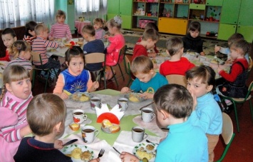 В киевские детсады вместо масла поставляли запрещенный в стране заменитель