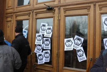 В связи с гибелью руководителя аэропорта «Николаев» под стенами ОГА прошел митинг за отставку Савченко