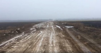 9 км дороги, из них 3 непроезжаемых, - глава сельсовета на Еланеччине рассказала, как приходится добираться жителям и "скорым" по размытой дороге