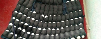 Мужчина вынес с птицефабрики 110 куриных яиц, спрятав их в специальной куртке (ФОТО)