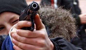 В Запорожской области девятиклассник украл пистолет