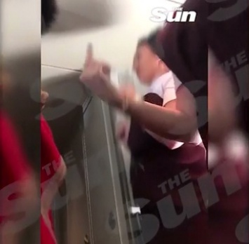 Пару застукали за интимным актом в туалете на борту самолета Virgin Atlantic