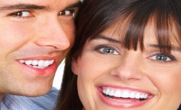 Топ-3 причины: почему темнеют зубы