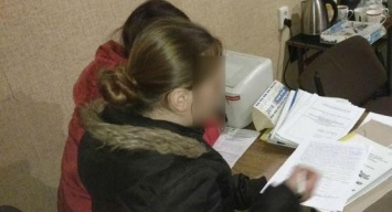 Двое школьниц из Славянска «в поисках приключений» уехали в соседнюю область