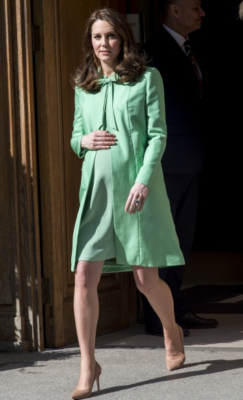 Весна пришла: герцогиня Кэтрин выбирает оттенок молодой зелени