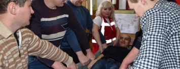 В Доброполье шахтеры-спасатели учились оказывать первую помощь