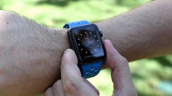 Глава Fitbit раскритиковал Apple Watch