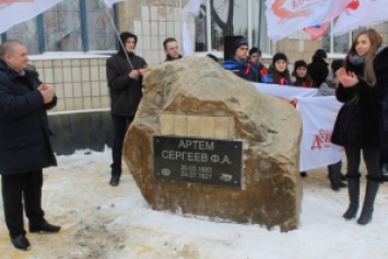 «Камень многоразового пользования»: в Горловке оккупанты опозорились с памятником