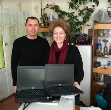 Юрий Рожков передал ноутбуки для Херсонского областного общества инвалидов