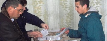 Юноши из Кременчугской воспитательной колонии получили банковские карты (ФОТО)