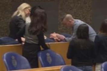 В парламенте Нидерландов пытался повеситься мужчина - в сеть попало видео
