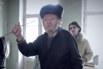 Мошенники заставили пенсионера переписать на них квартиру в Киеве